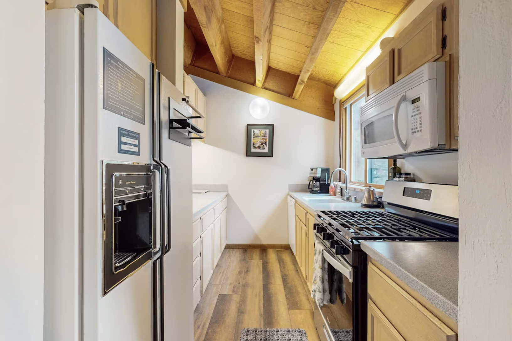Kitchen open tl living room
